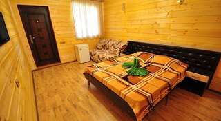 Гостевой дом Skazka Витязево Двухместный номер с 1 двуспальной кроватью и дополнительной кроватью-1